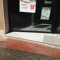 Reparación aplacados de fachada en Sucursales BMN.